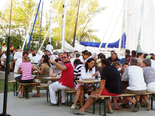 Rendezv&eacute;nyszervez&eacute;s magas fokon.